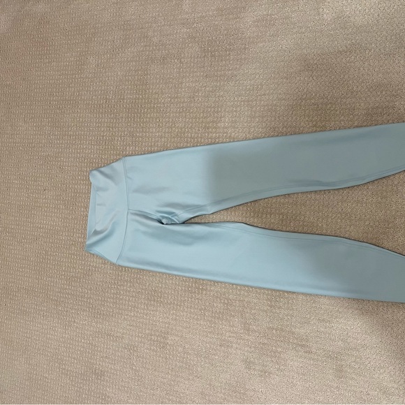 Alo Airlift Leggings - Picture 3 of 5